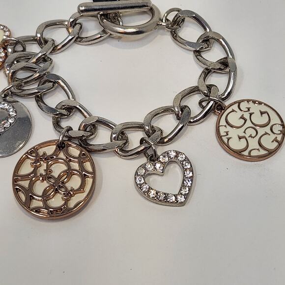 Guess Heart Love Logo Charm Link Bracelet Toggle Closure Silver Tone Chunky New - Picture 3 of 4